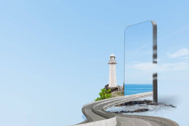 Dalgalar ve okyanus manzaralı bir cadde. Renkli arka planda mavi gökyüzü var. Seyahat kavramı