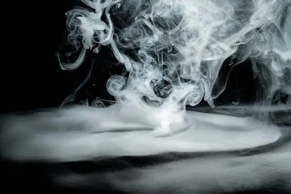 Περιστρεφόμενος Λευκός Καπνός Σκούρο Φόντο Αφηρημένο Φόντο Royalty Free Εικόνες Αρχείου