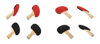 Beyaz arkaplanda izole edilmiş farklı açılara sahip ping pong raketi seti