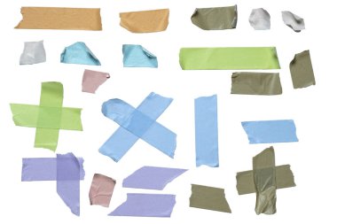 Çeşitli renk ve şekillerde şerit koleksiyonu. Bant şeritleri görüntüye dağılmış, bazıları üstüste binmiş, diğerleri de tek başına duruyor. Sahne yaratıcılıktır.