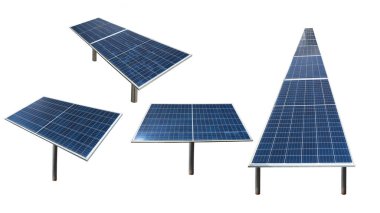 Dört adet mavi güneş paneli ya da güneş pili beyaz zemin üzerinde izole edilmiş farklı yönlerde gösterilir. Panellerin hepsi aynı boyut ve şekle sahip ve hepsi aynı yöne bakıyor. Fotovoltaik modül. Alternatif güç kaynağı 