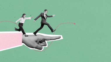 İki iş adamı, renkli bir arkaplanı işaret ederek insan eli üzerinde yürüyorlar. Gol kavramı. Kolaj sanatı