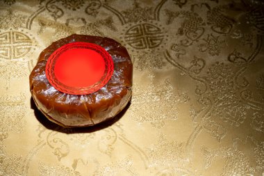 Çin Yeni Yıl pirinç keki ya da sarı örtülü Nian Gao. Kue Keranjang ya da Dodol China olarak da bilinir. Ay ve Çin Yeni Yıl kutlamaları için gıda ve dekorasyon