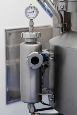 İlaç fabrikasının modern laboratuarındaki ekipman. İlaç üretimi için steril makine