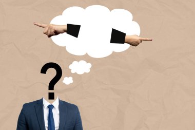Soru işaretli kafa düşünen bir iş adamı. Bulut baloncuğu farklı yönleri işaret ediyor. İş stratejisi kavramı. Kolaj sanatı