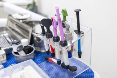 Dişçi kliniğindeki diş aletinin iç görünümü