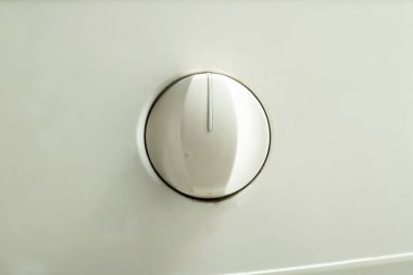 Çamaşır makinesindeki düğme ve kontrol panelinin yakın görüntüsü. Ev aletleri