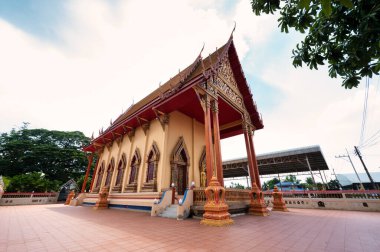 Chachoengsao, Tayland, 14 Ağustos 2022: Wat Saman Rattanaram, Kilisenin (Budist Tapınağı) dışında..
