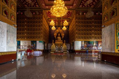 Samut Sakhon, Tayland 19 Kasım 2022. Wat Pomwichienchotikaram. Üçüncü sınıf, Maha Nikaya Sangha 'nın altında sıradan bir kraliyet manastırı..