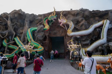 Nakhon Pathom, Mart 05, 2023. Wat Maniwong, müsrif ve müsrif 1000 Naka heykelinin olduğu kutsal bir tapınak..