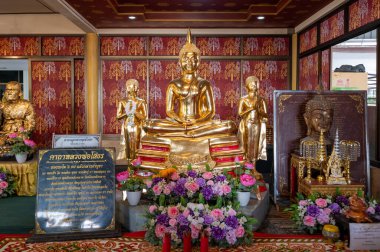 Chonburi, 12 Mart 2023. Wat Nong Chap Tao, Eşsiz tapınak ana kaplumbağa temalı etkileyici ve çeşitli. Hendeği olan standart bir beyaz yılan tapınağı..