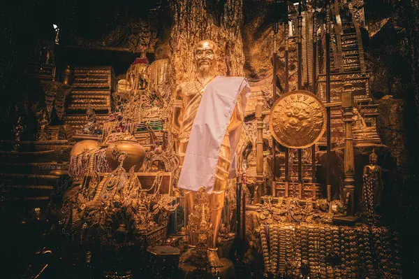 Nakhon Pathom Marzo 2023 Wat Maniwong Templo Sagrado Con Extravagantes —  Fotos de Stock