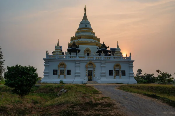 Lopburi Aprile 2023 Wat Phra Nang Chamadevi Ambiente Sereno Rilassante — Foto Stock