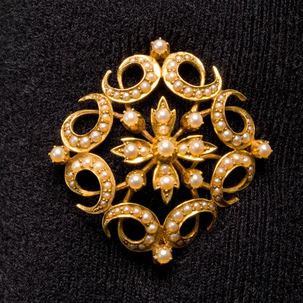 Sternförmige Perle Eingelegte Brosche Oder Schalanstecker Gold Der Farbe Mit — Stockfoto