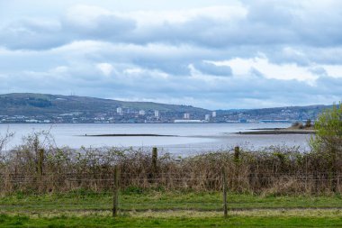 Clyde Nehri 'nden Glasgow Limanı' na bakıyorum.
