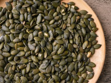 Soyulmuş kuru pepita kabak çekirdeği arkaplanı.