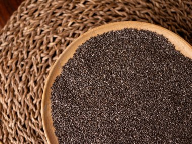 Organik doğal chia tohumları sağlığın süper gıdalara faydası.