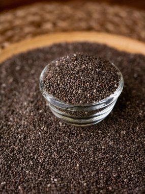 Organik doğal chia tohumları sağlığın süper gıdalara faydası.