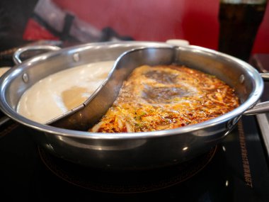 Shabu Shabu Sukiyaki, Mala Hotpot, Japon ve Çin yemekleri..