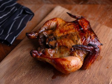 Sulu Kızartma Tavuğu Servis Etmeye Hazır.