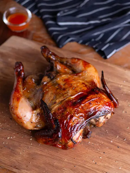 Tahta Masada Kızarmış Tavuk.