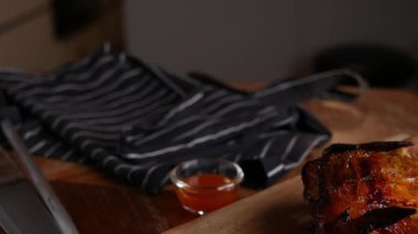 Sulu Rotisserie Barbekü Tavuk Servis Etmeye Hazır.