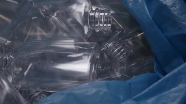 Kullanılan Plastik Şişeler Geri Dönüşüm İçin Toplandı.