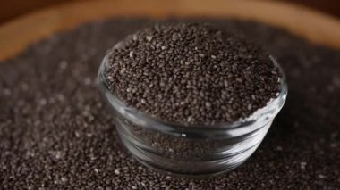 Organik doğal chia tohumları sağlığın süper gıdalara faydası.