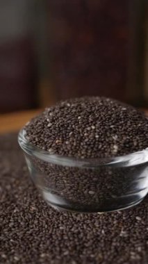 Organik doğal chia tohumları sağlığın süper gıdalara faydası.