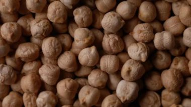 Köy ahşap bir masada çiğ nohut. Nohut arkaplanını kapat. Nohut baklası tohum arkaplanı. 