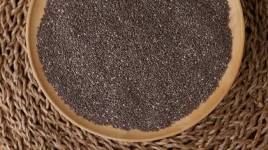 Organik doğal chia tohumları sağlığın süper gıdalara faydası.