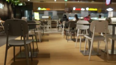 Alışveriş merkezi ve üniversite okulundaki bulanık arka plan gıda merkezi.