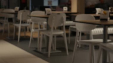 Alışveriş merkezi ve üniversite okulundaki bulanık arka plan gıda merkezi.