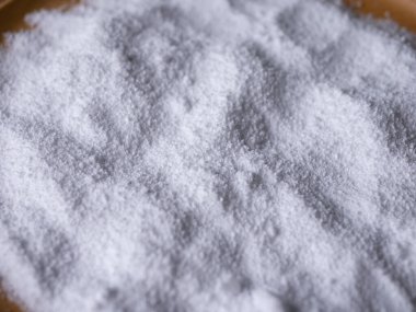 Şeker ikamesi ve müshil olarak kullanılan izolasyon ya da maltitol şeker alkolü.