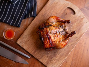 Tahta Masada Kızarmış Tavuk.