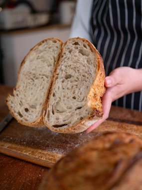 Sanatçı Ekşi Ekmek Fırından yeni çıktı..