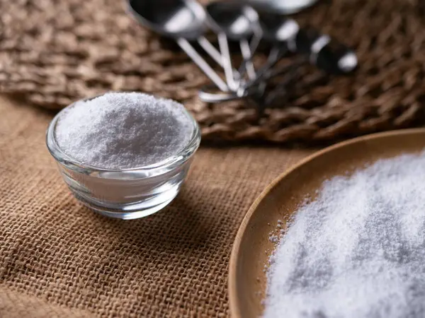 Şeker ikamesi ve müshil olarak kullanılan izolasyon ya da maltitol şeker alkolü.