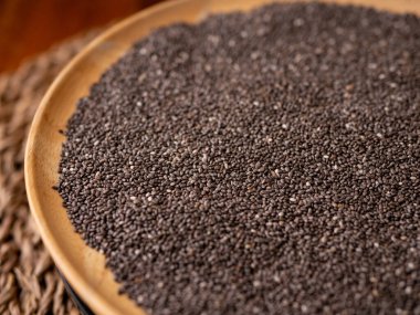 Organik doğal chia tohumları sağlığın süper gıdalara faydası.