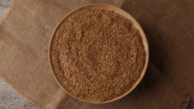 Organik altın keten tohumu, keten tohumu. Yüksek lifli süper yiyecekler.