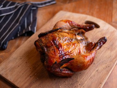 Tahta Masada Kızarmış Tavuk.