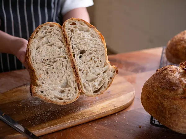 Sanatçı Ekşi Ekmek Fırından yeni çıktı..