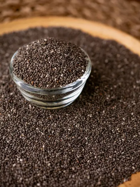 Organik doğal chia tohumları sağlığın süper gıdalara faydası.