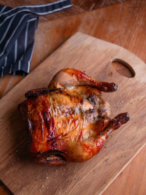 Tahta Masada Kızarmış Tavuk.