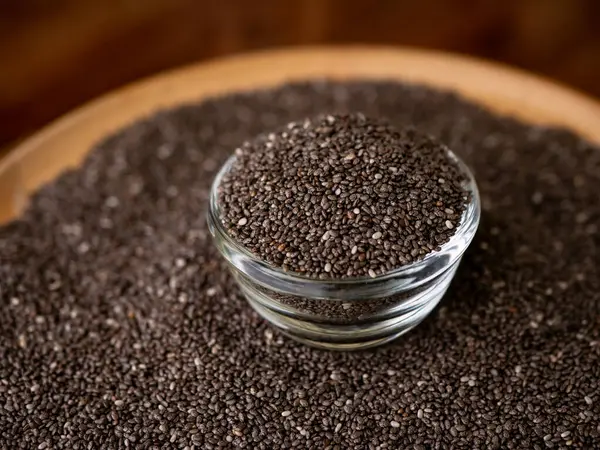 Organik doğal chia tohumları sağlığın süper gıdalara faydası.
