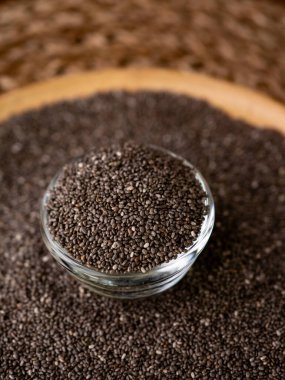 Organik doğal chia tohumları sağlığın süper gıdalara faydası.