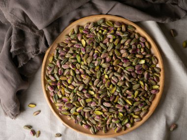 Fıstıklı fındıklı cevizli. Beslenme lifinin yüksek olduğu sağlıklı atıştırmalıklar..