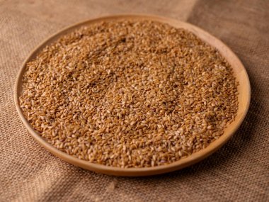 Organik altın keten tohumu, keten tohumu. Yüksek lifli süper yiyecekler.