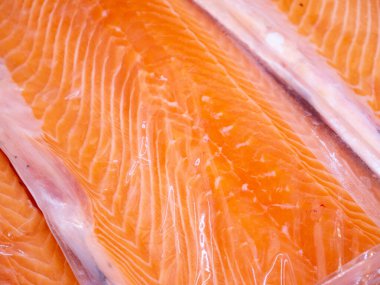 Elektrik süpürgesinde somon filetosu..