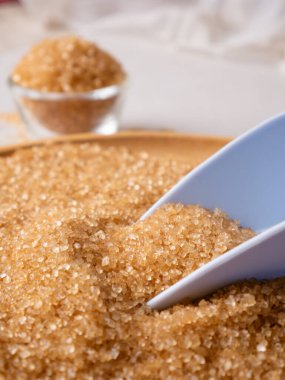 Çok yönlü kepçeli organik açık kahverengi şeker..