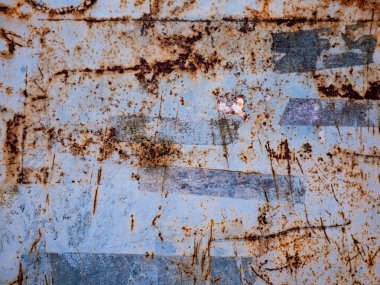 Paslı ve Giyinik Eski Grunge Metal Çarşafı.